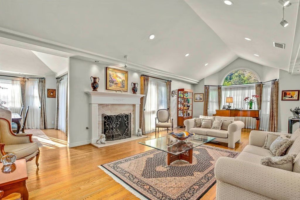 6961 Via Valverde, La Jolla, CA 92037